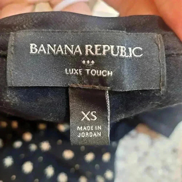 Banana Republic Women's Black & Gold Rayon/Tencel/Cotton/Spandex Luxe Touch Tank - Picture 9 of 10